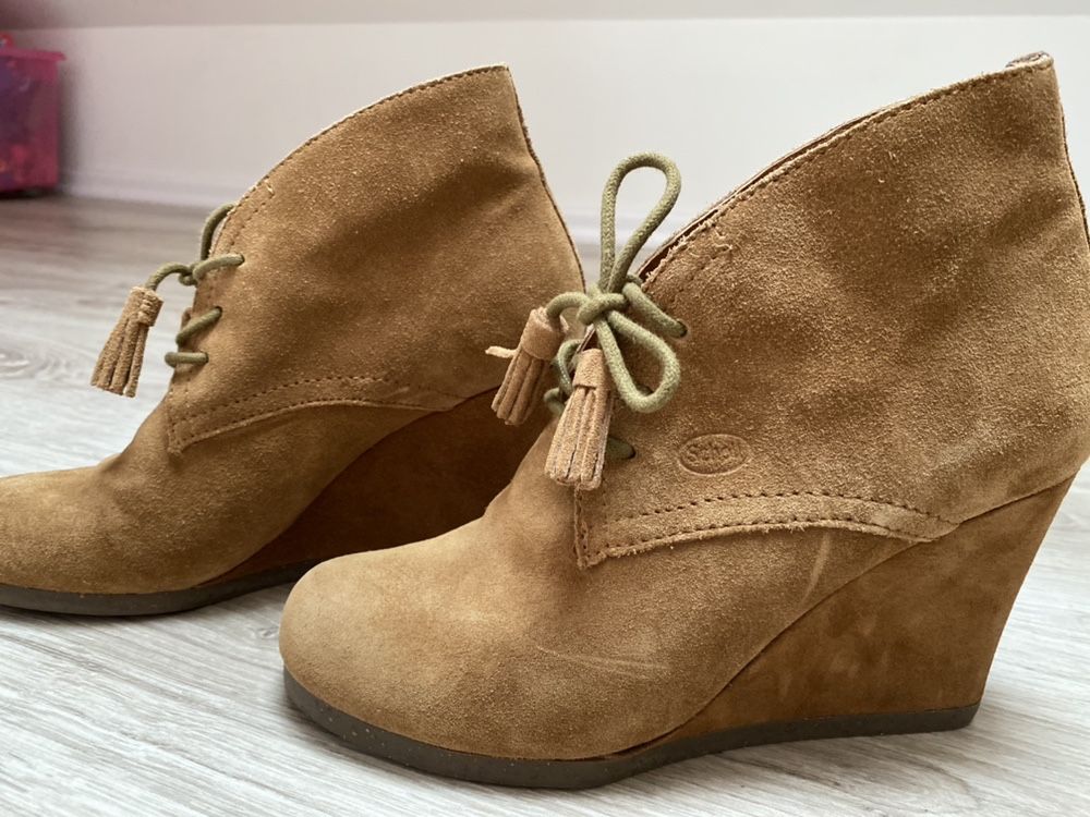 Buty zamszowe na koturnie Scholl r.38