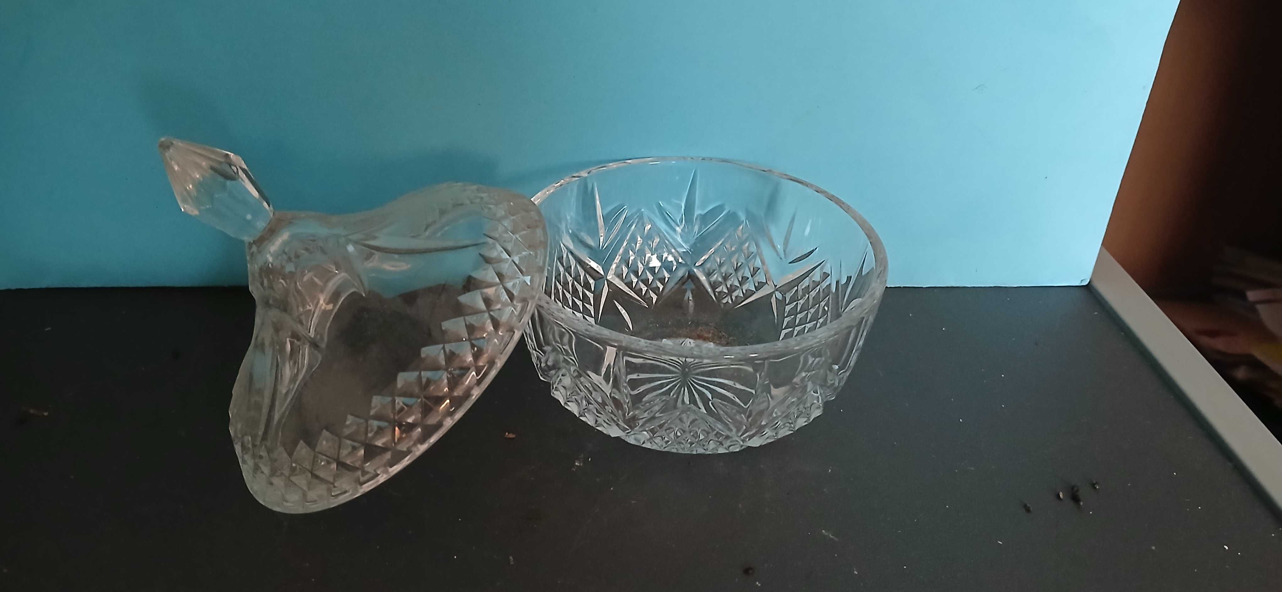 bomboniere de cristal com tampa