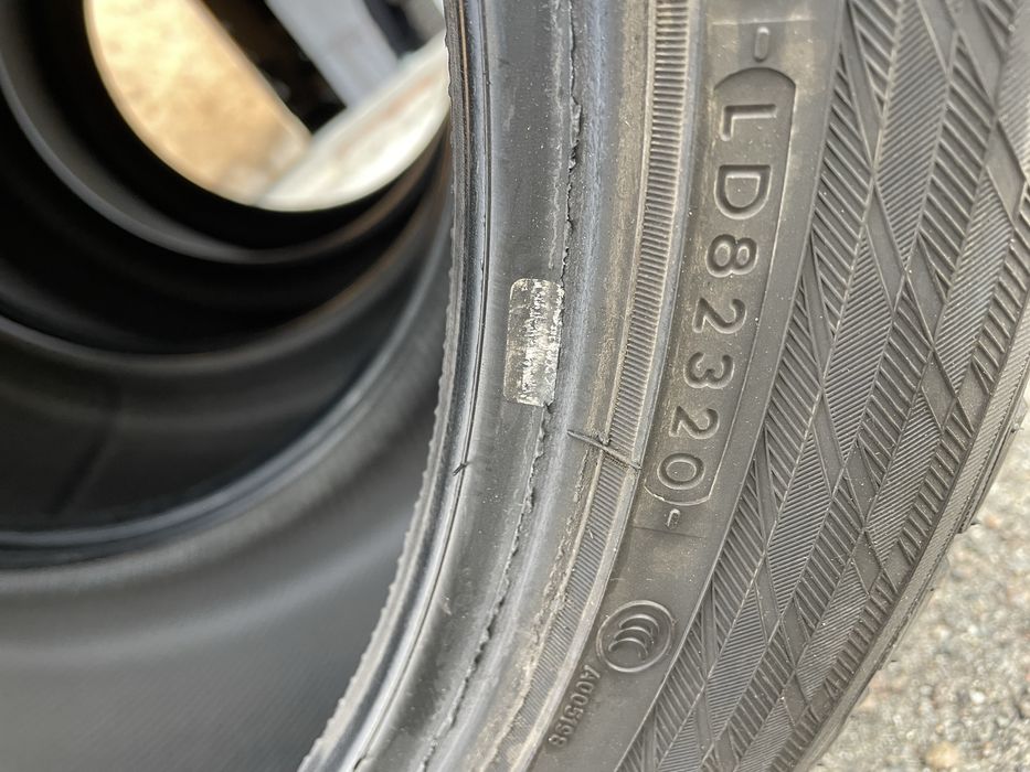 Зимова резина 275/40 R21, 315/35 R21 Yokohama Bluearth winter