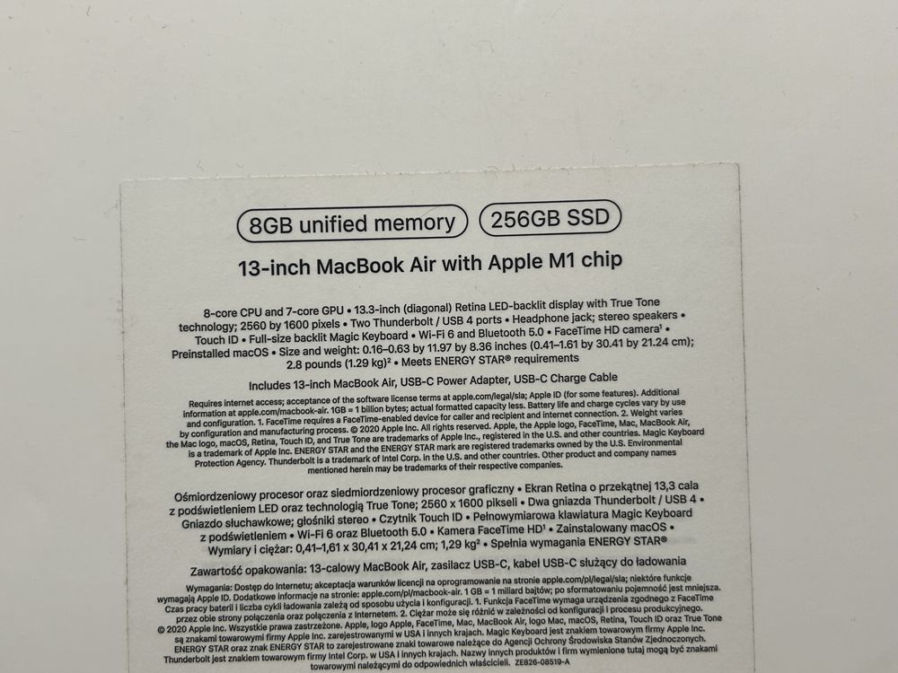 MacBook M1 8 gb.
