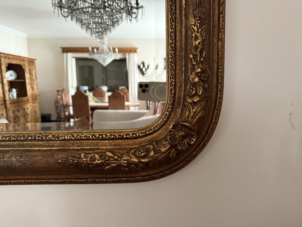 Espelho em talha, pintado a mão em ouro velho