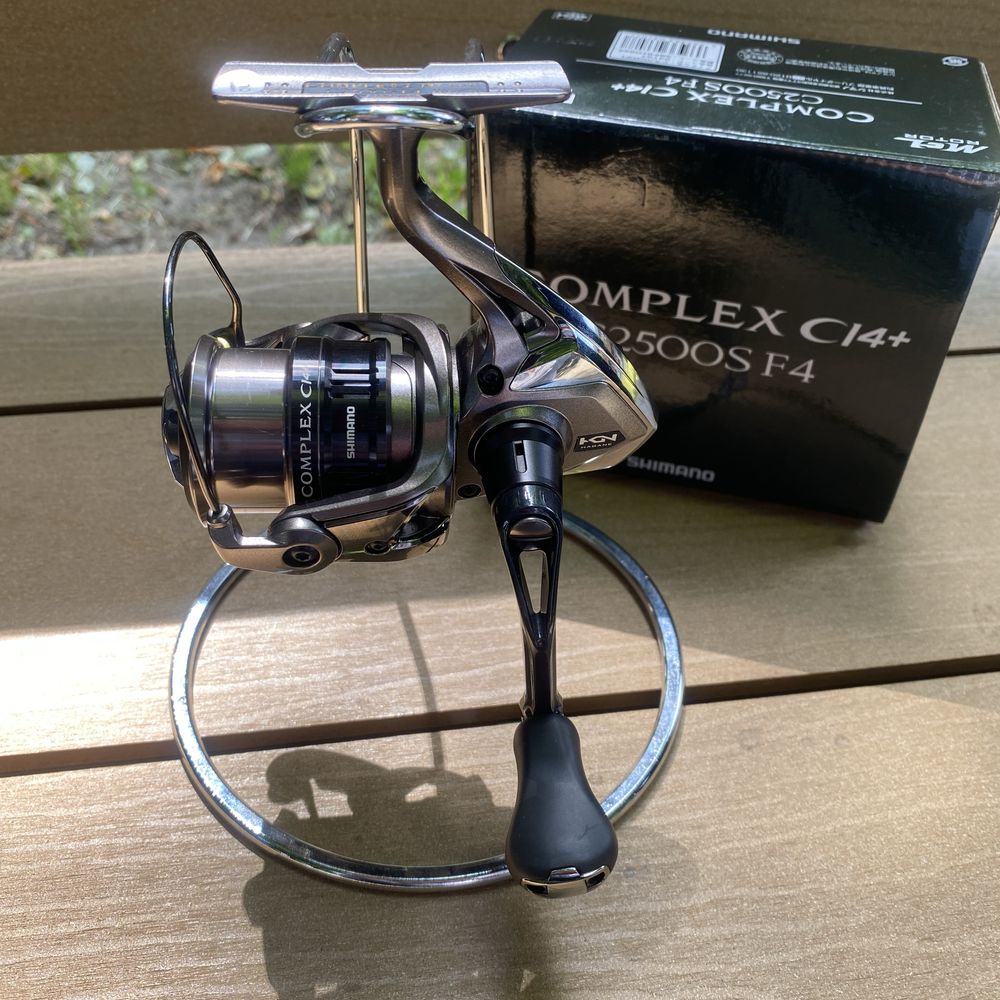 Shimano compkex 17 CI4+  c2500s F4