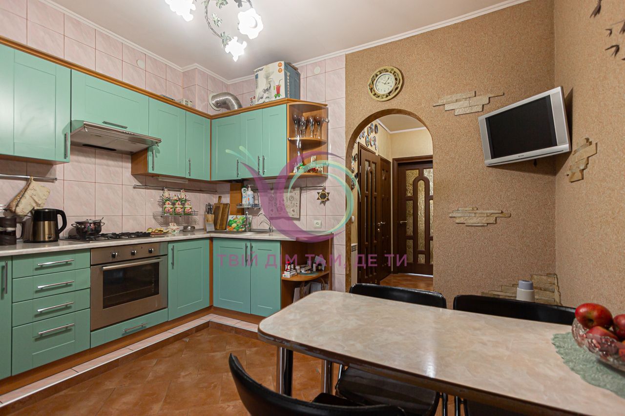 Продаж 2 кімнатна 2 рівнева за вул. К. Левицького