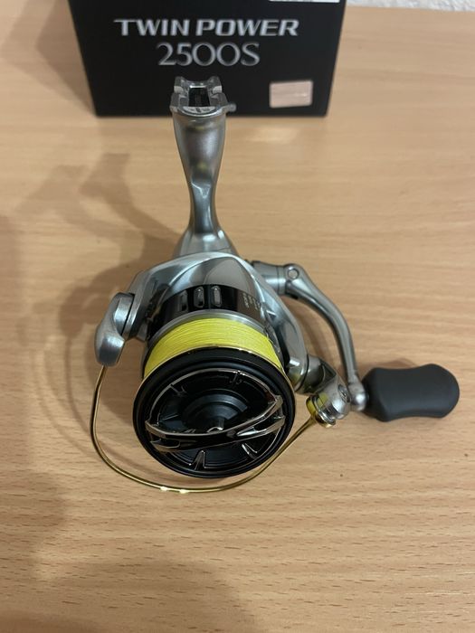 Shimano Twin Power 2500s + шнур DUEL (Vanquish, Stella, Daiwa Certate)