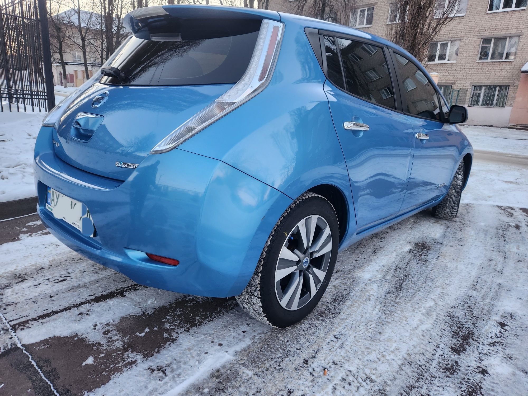 Продам nissan leaf США  максимальная комплектация SL без дтп