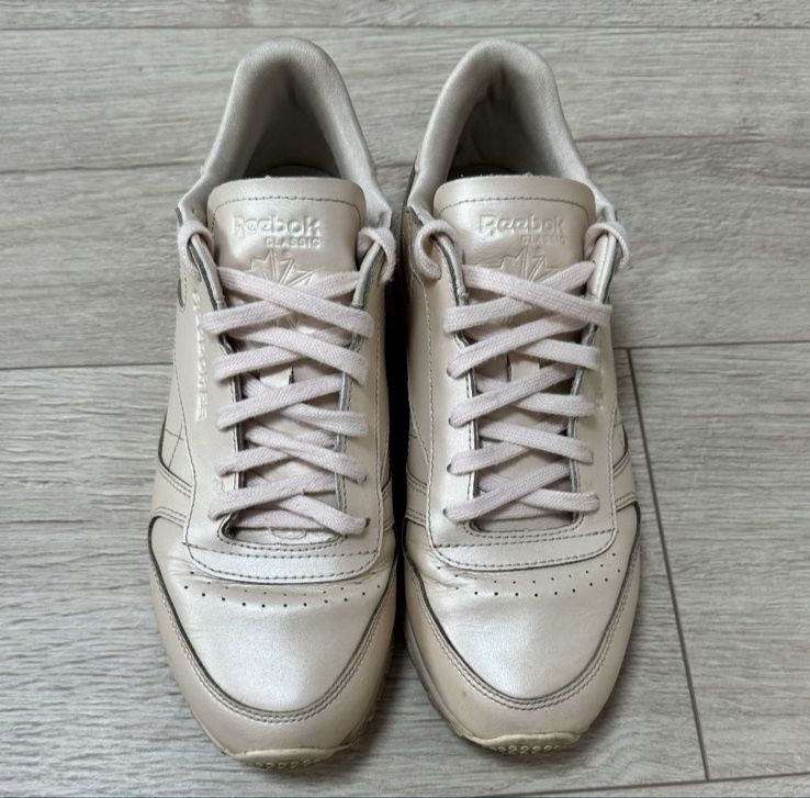 продам женские фирменные кроссовки Reebok оригинал