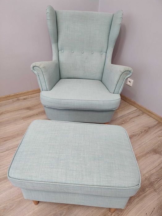 Fotel STRANDMON IKEA z podnóżkiem, kolor miętowy