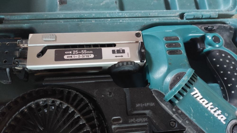 Wkrętarka taśmowa Makita 6842 do regipsów automatyczna suchej zabudowy