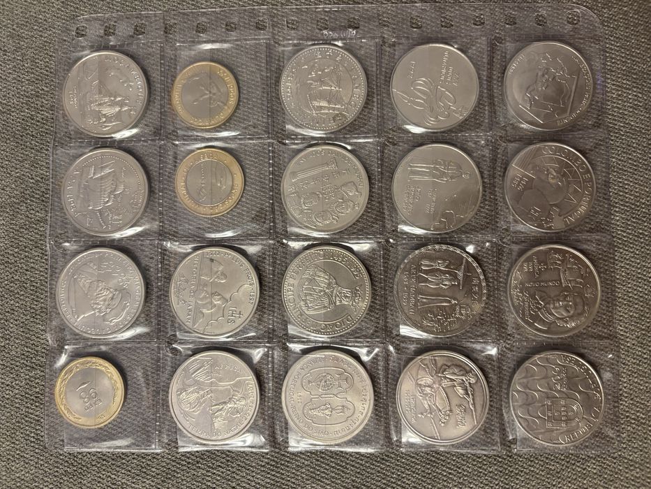 125 moedas de escudo: 200, 100, 50, 25, 5, 1 , 50 cent + 30 de paises