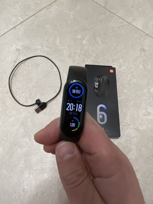 Терміново продається фітнес-браслет Mi Smart Band 6 NFC
