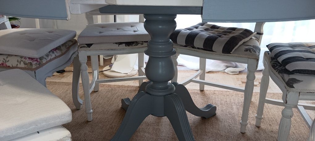 Conjunto mesa extensível e 6 cadeiras estofadas
