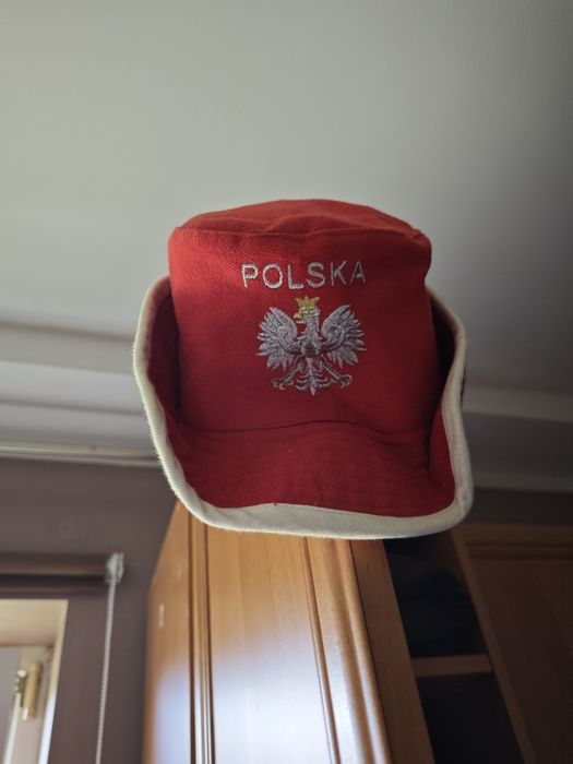 Kapelusz z napisem Polska