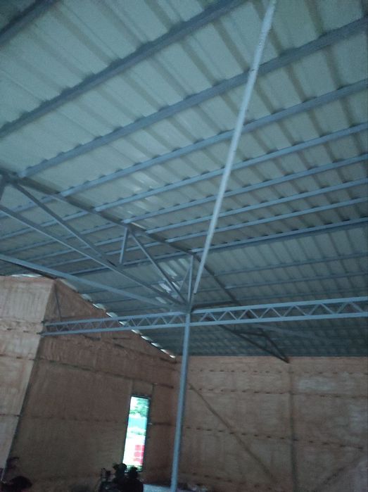 Утеплення ППУ піною пінополіуретаном дахів  ангарів складів