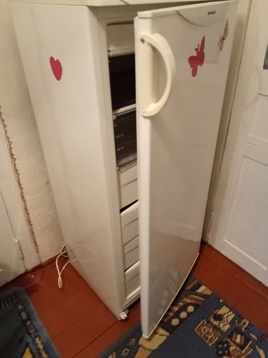 Продам морозильну камеру на 6 відділень. Гарно морозить. Все справне.