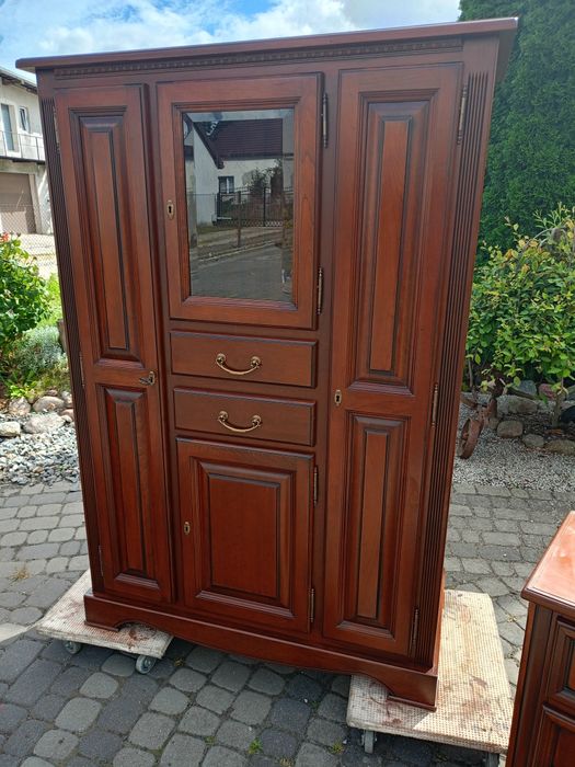 Pojemna witryna w bdb stanie