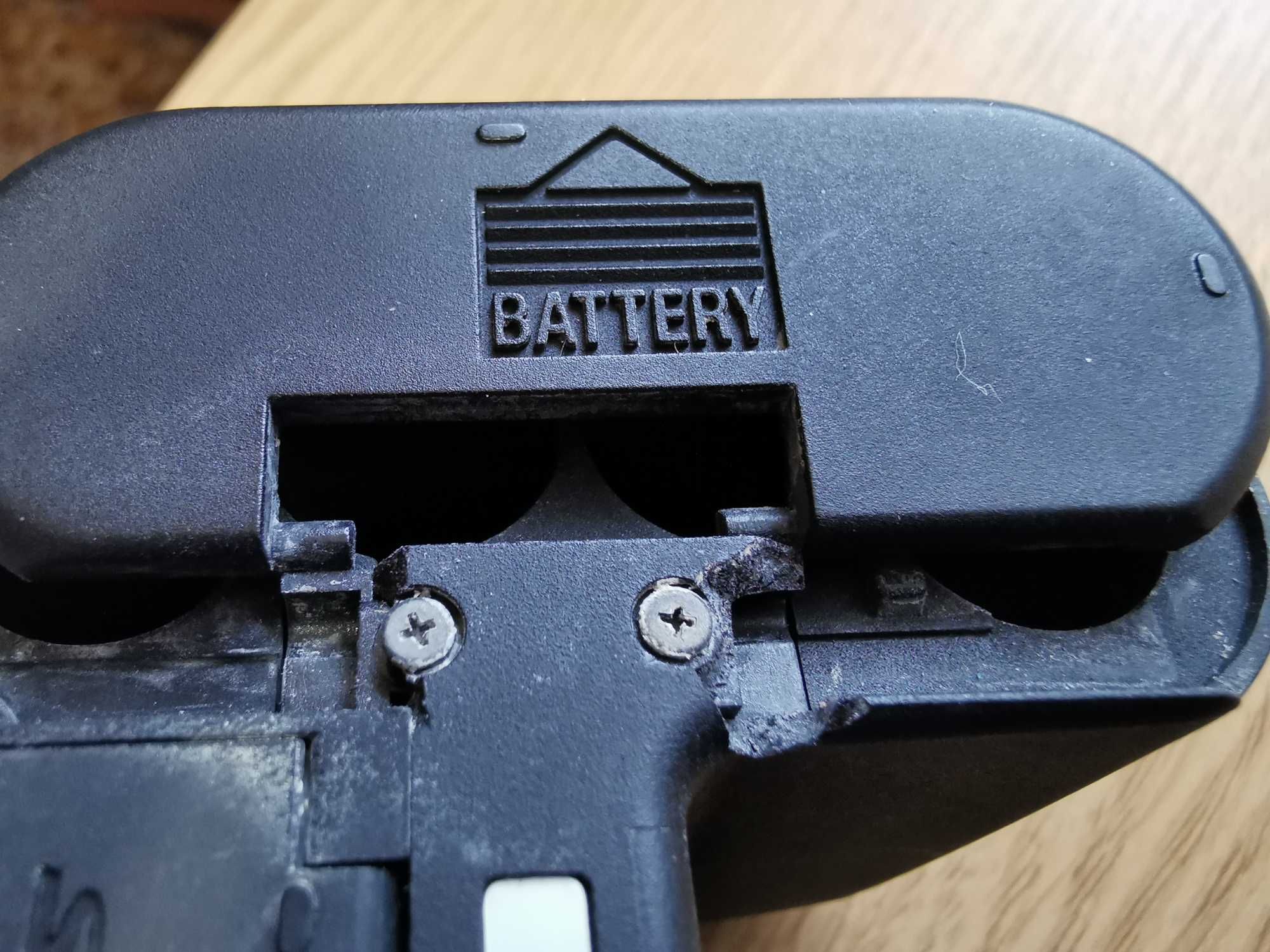 Sprzedam konica minolta z3 uszkodzona klapka bateri sprawny+etui