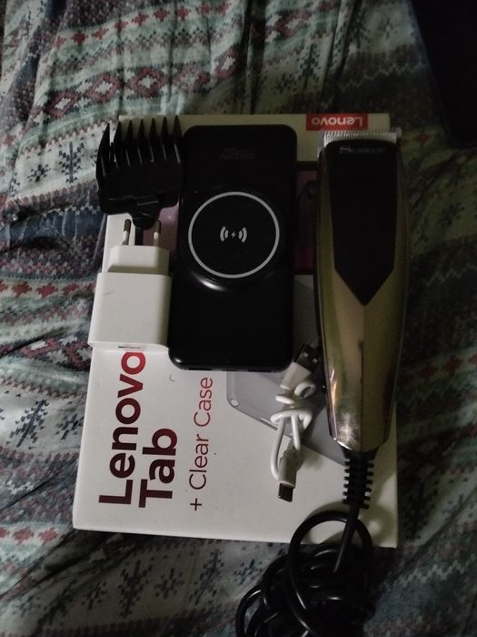 Estou a vender um tablet uma máquina de barbear e uma power bank