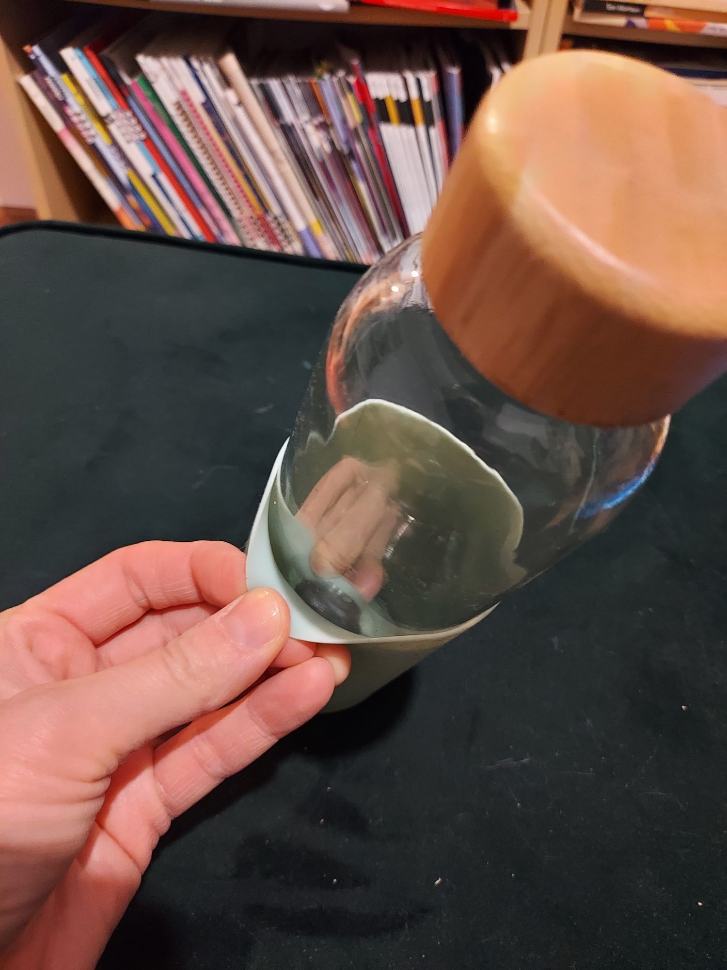 Butelka bidon szklana na wodę silikonowa miętowa osłonka