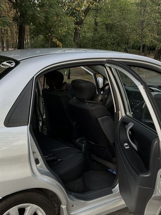 Продам машину Сузуки Лиана 2005 года