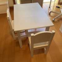 Mesa e 2 cadeiras brancas de criança IKEA Sundvik