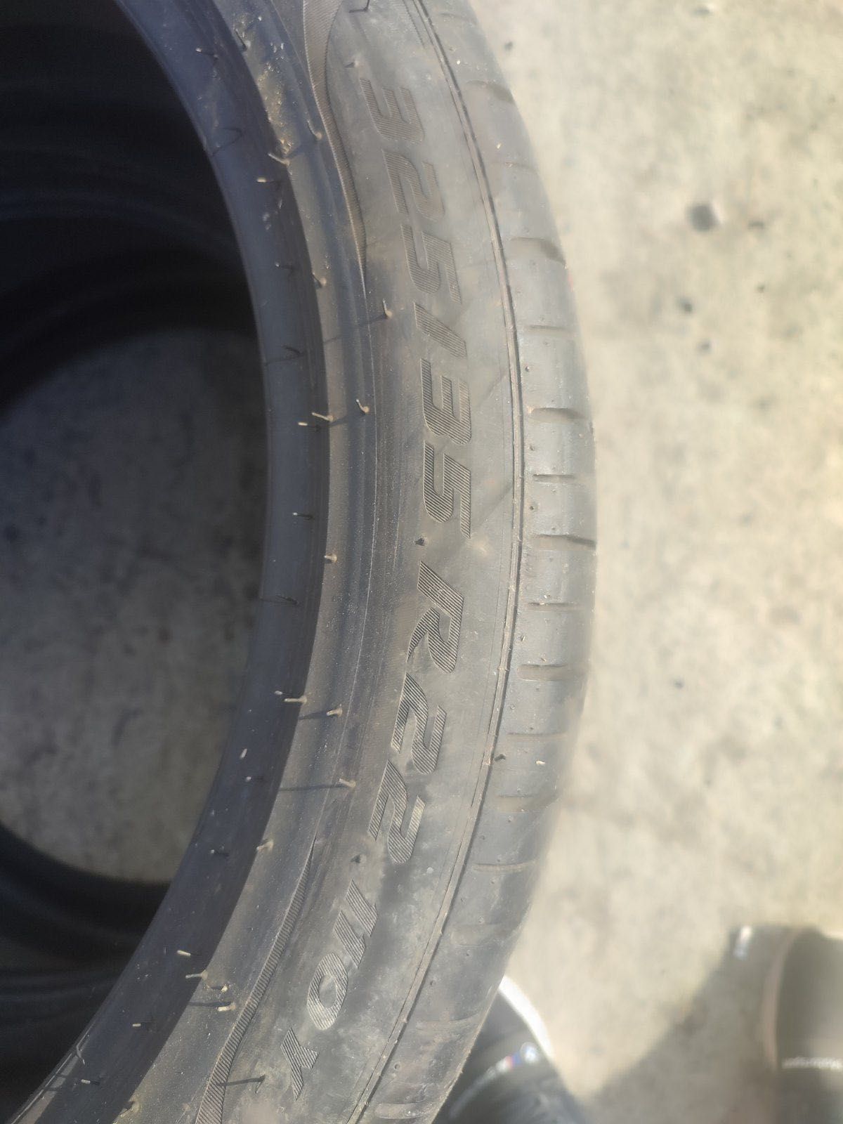 Продам пару шин 325/35/23 pirelly