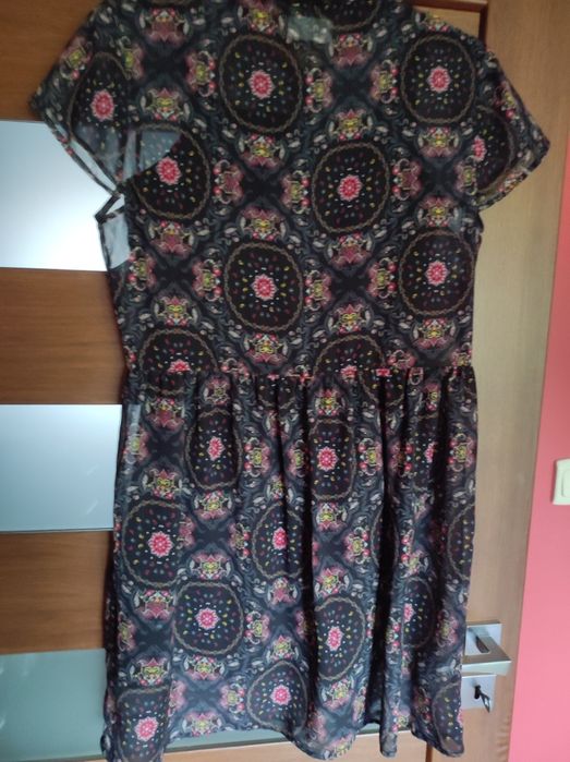 Letnia sukienka z krótkim rękawem. 40