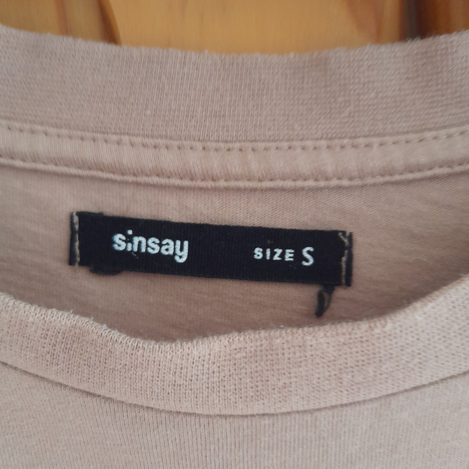 Śliczny damski t shirt.