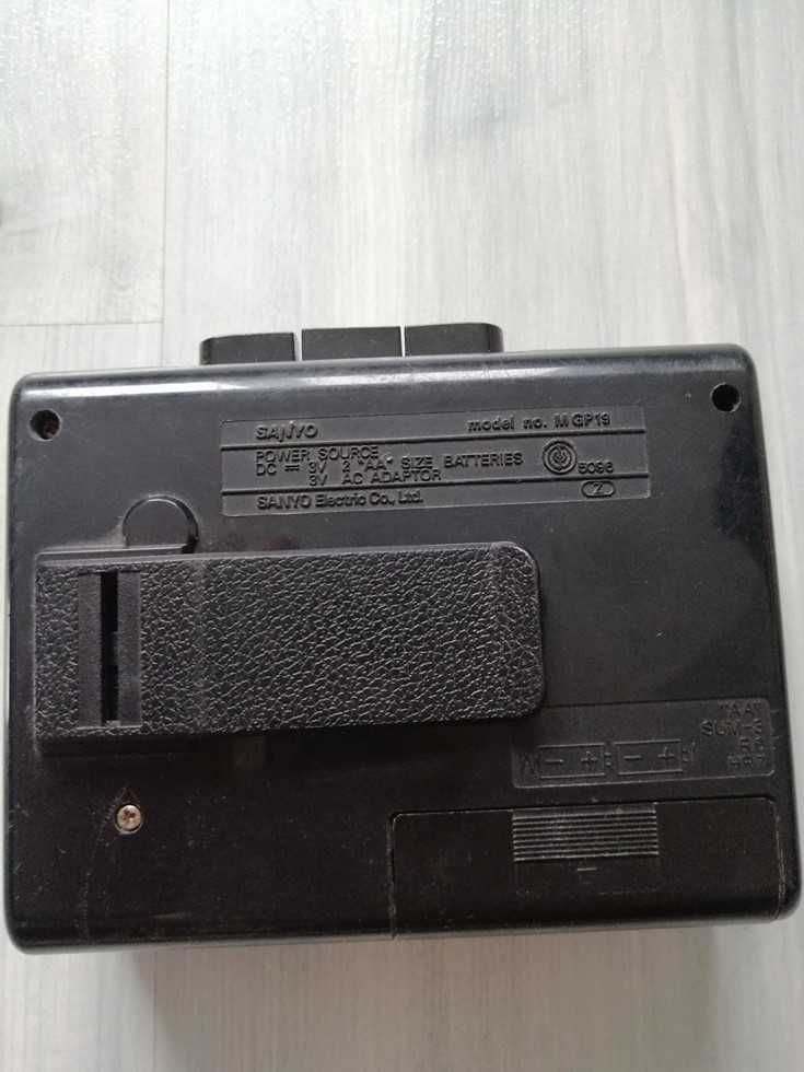 Walkman odtwarzacz kaset Sanyo MGP19. Lata 90te. Vintage, oldschool.
