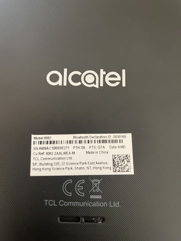 Tablet Alcatel com capa e teclado Bluetooth