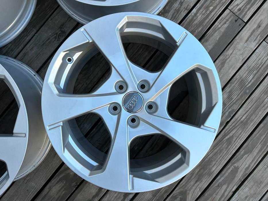 Oryginał felgi 18cali 8V0 Audi A3 S3 A4 B7 Q3 Vw Golf Touran nr8057