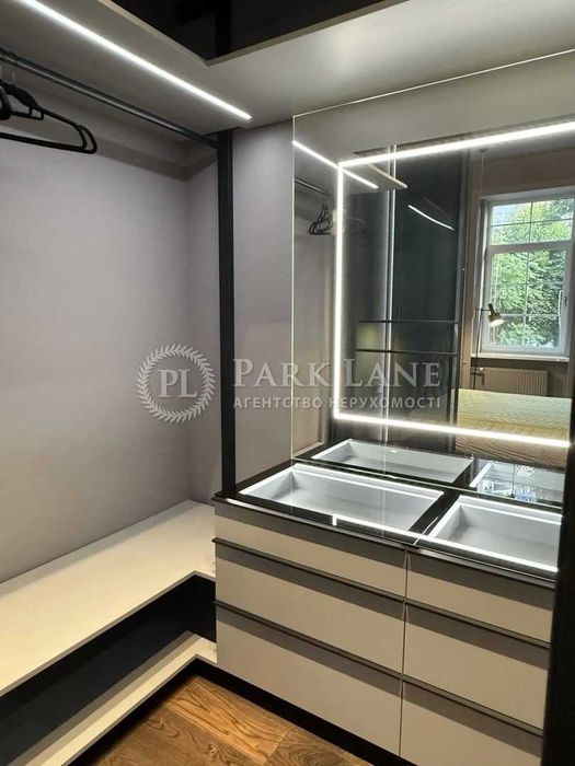 3к Коновальця Євгена,17 Предславинська Центр Палац Україна Печерськ