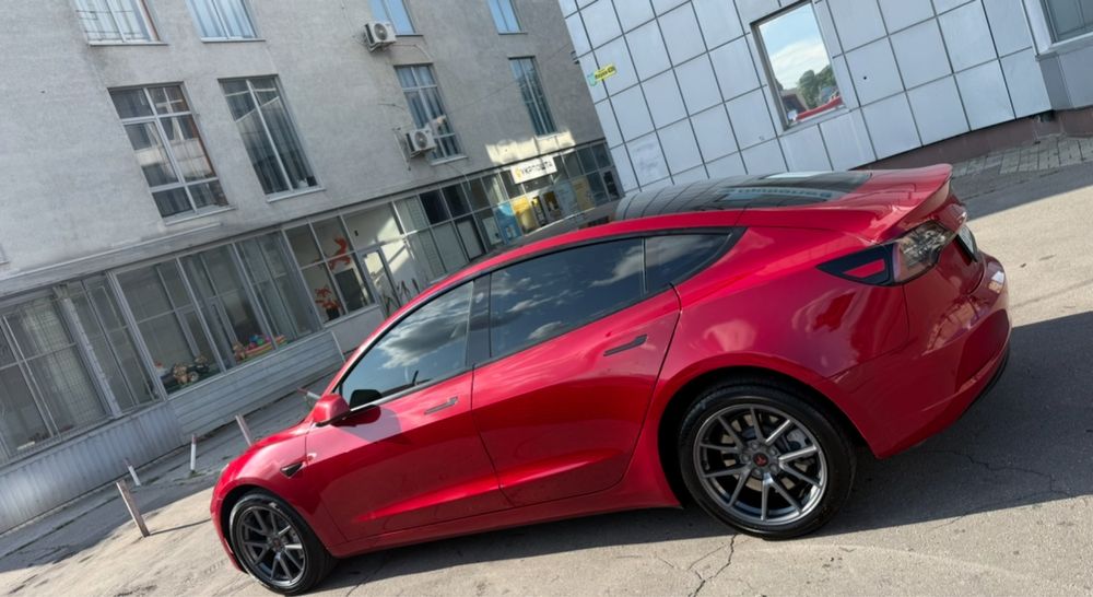 Продать тесла модель 3