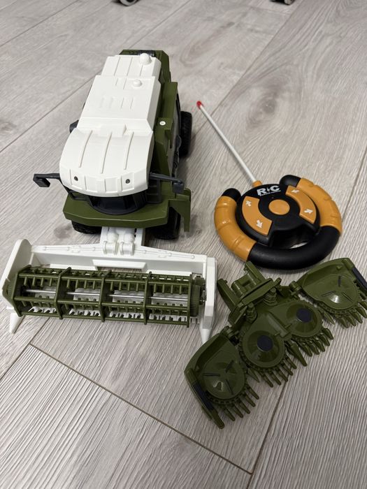 Набір з 5-ти машинок на пульті