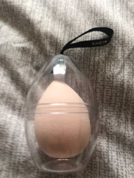 Esponjinha de maquilhagem com caixa