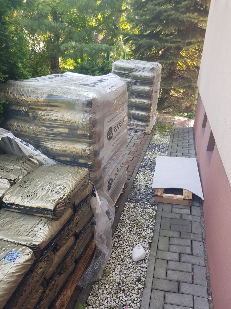 Zrzucanie węgla/drewna /luzem/w workach