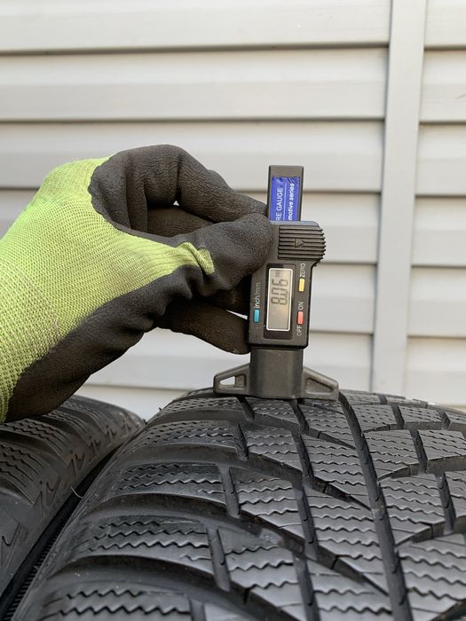 Пара зимових шин Bridgestone 205/55 R16 Blizzak LM001