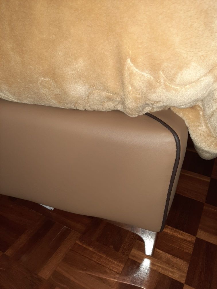 Sommier de casal quase novo + colchão e + duas mesinhas de cabeceira
