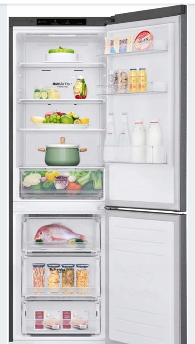 Chłodziarko-zamrażarka w bardzo dobrym stanie ma około 3 lat