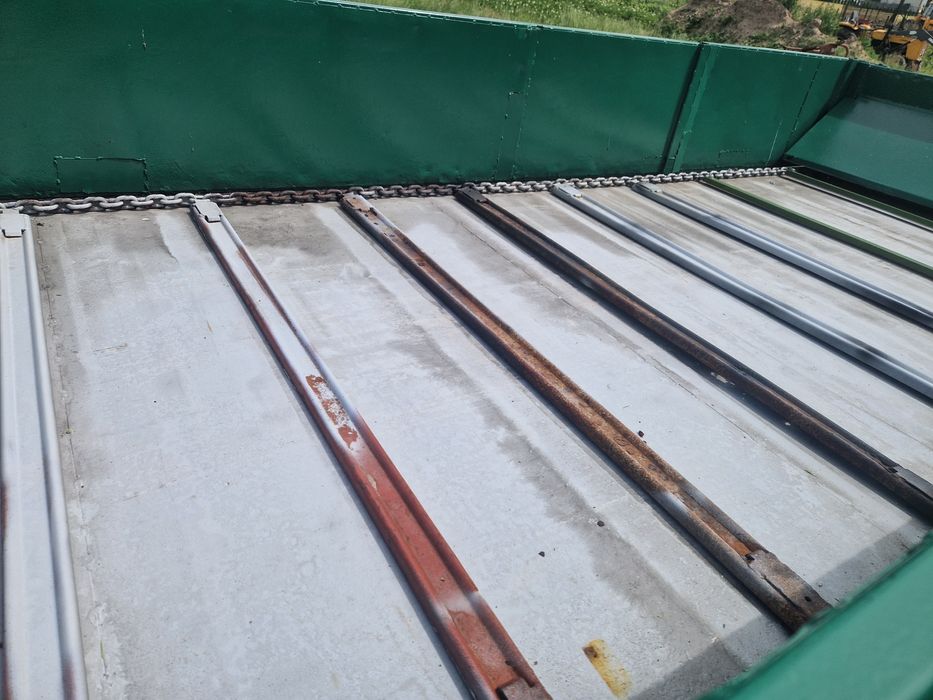 Rozrzutnik obornika czarna białostocka dwu osiowy