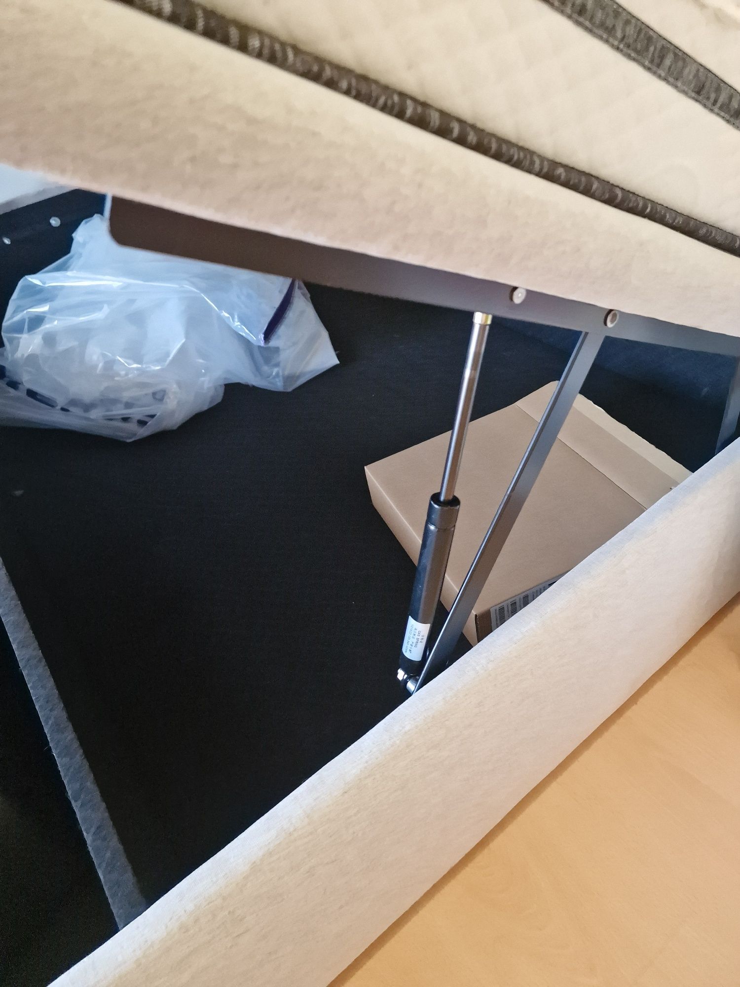 Sommier com tampo / Cama box