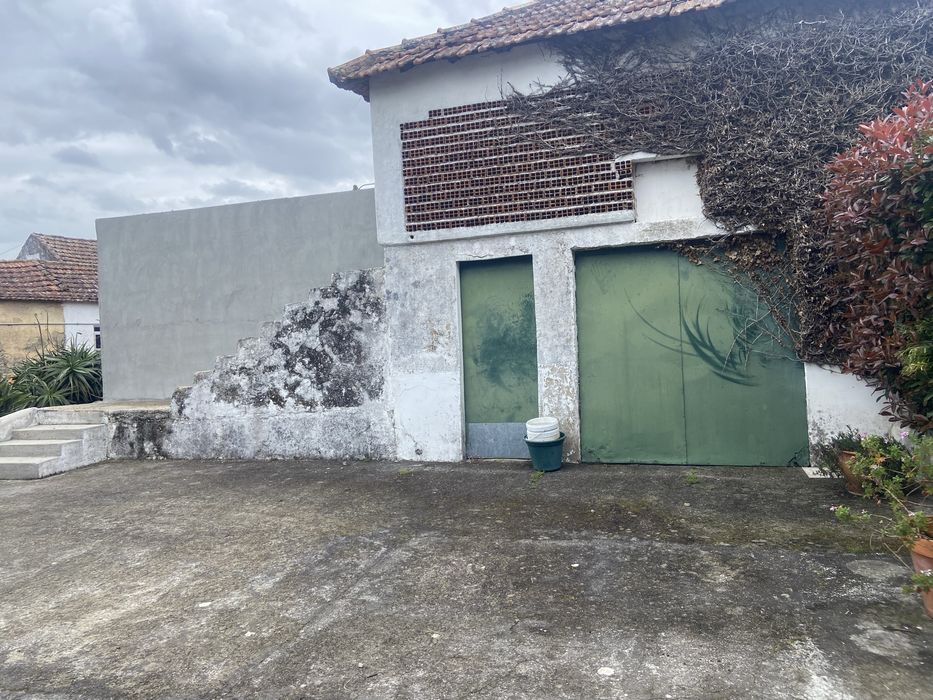 Casa devoluta com terreno