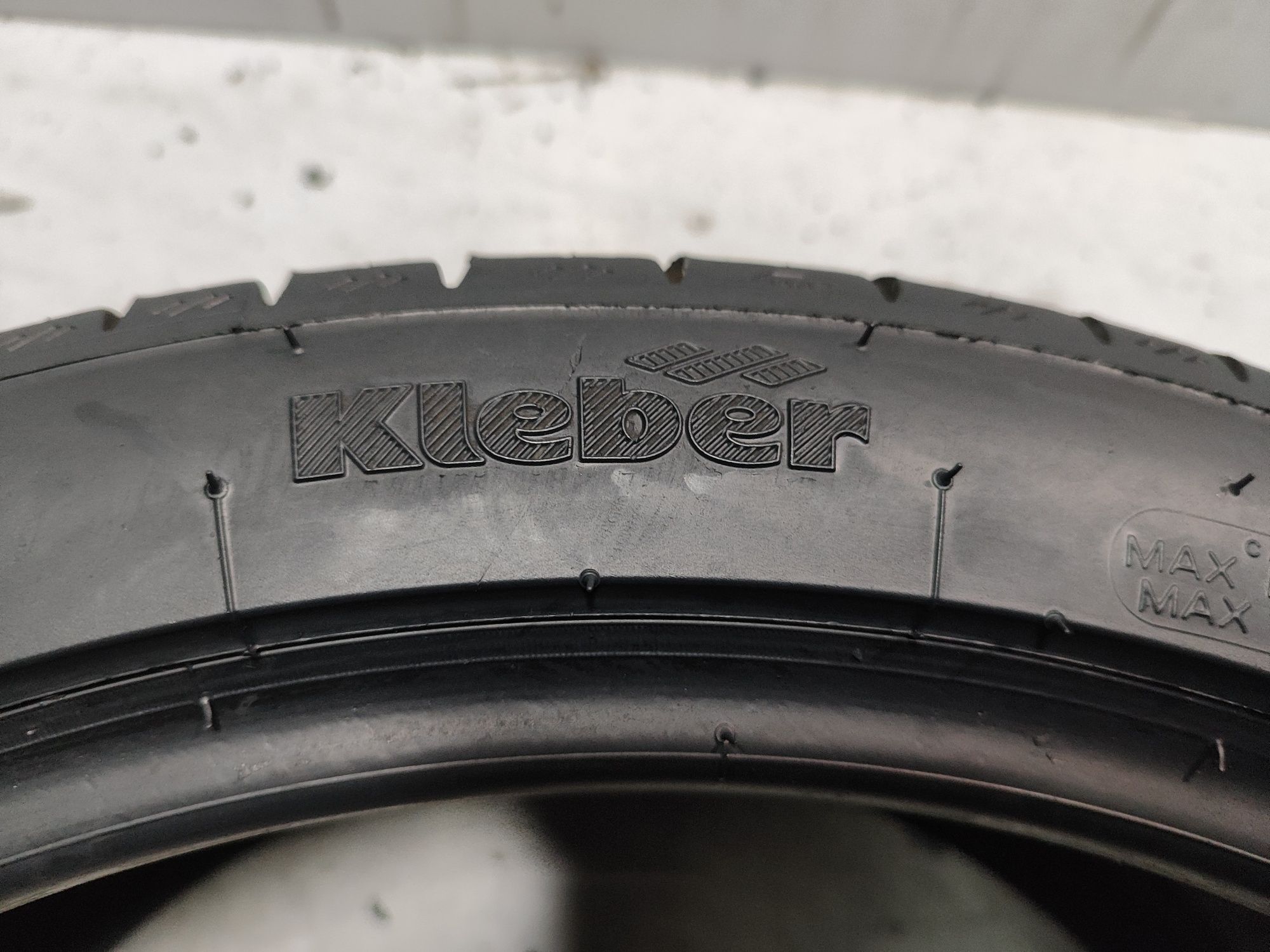 2 pneus semi novos Kleber 225/40R18 92Y Oferta dos Portes