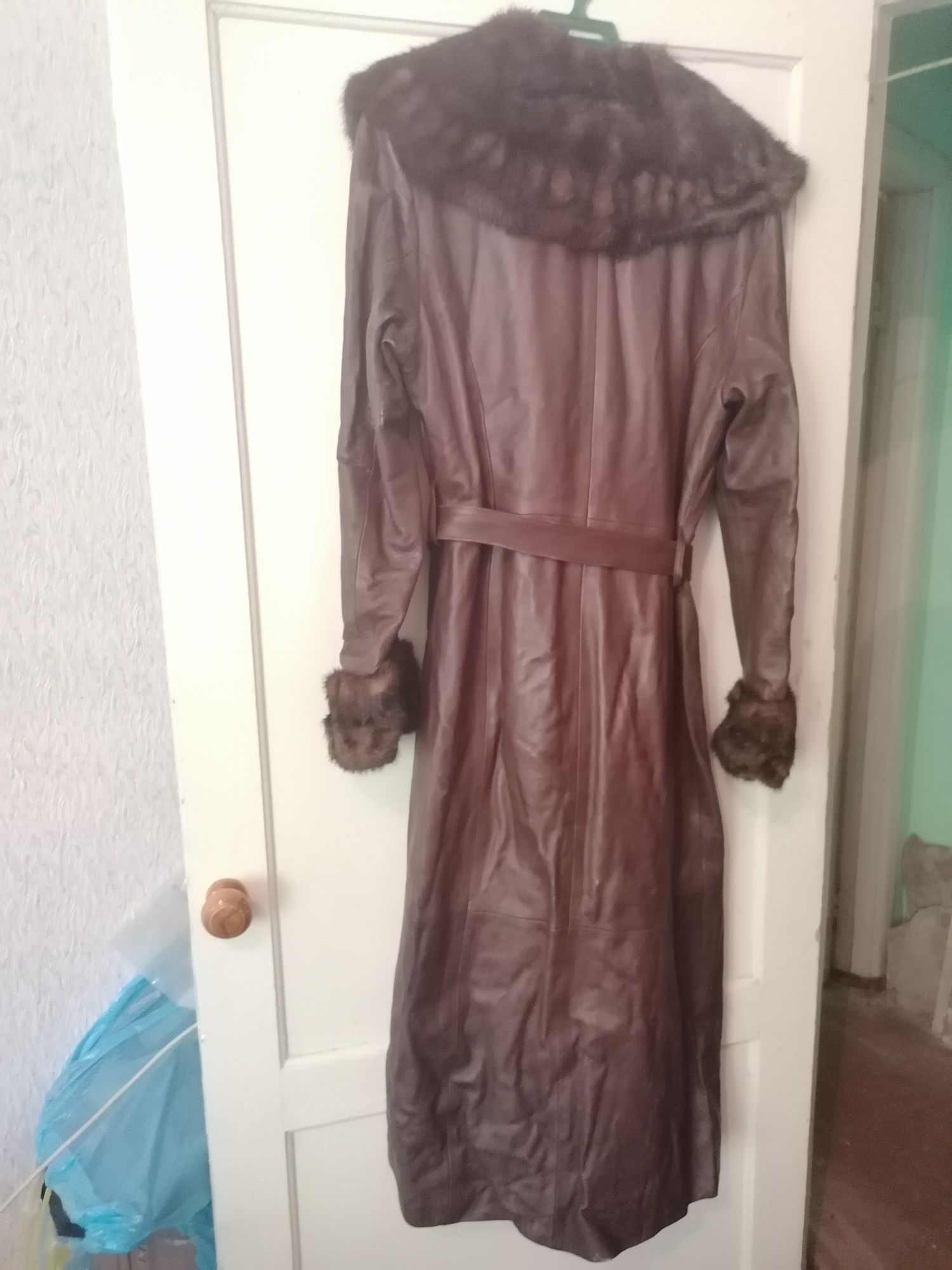 Продаю итальянское пальто кожа