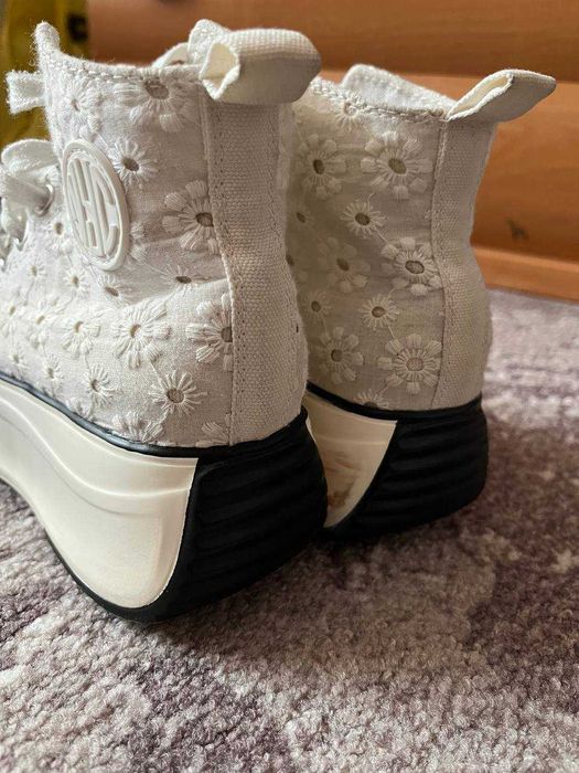 Высокие текстильные кроссовки/кеды в стиле Converse
