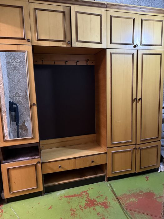 Отдам шкаф для прихожей