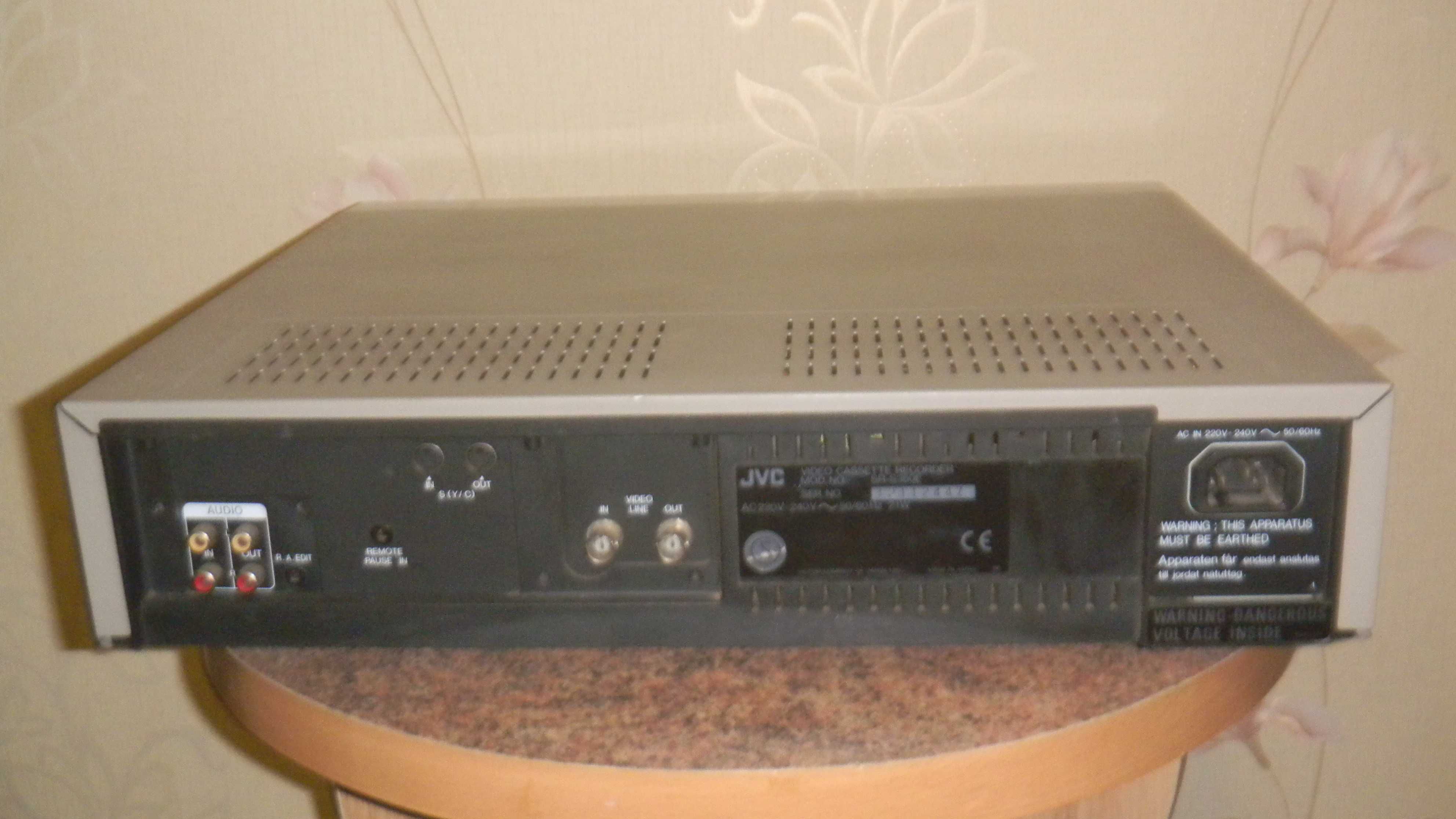 видеомагнитофоны SVHS HI-FI stereo JVC SR-S360E и JVC HR-S7700EU