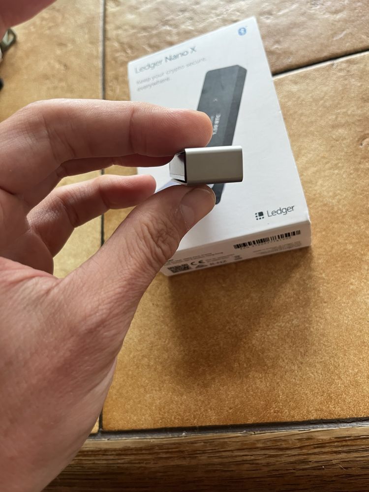 Ledger Nano X Nowy! Bateria 100%