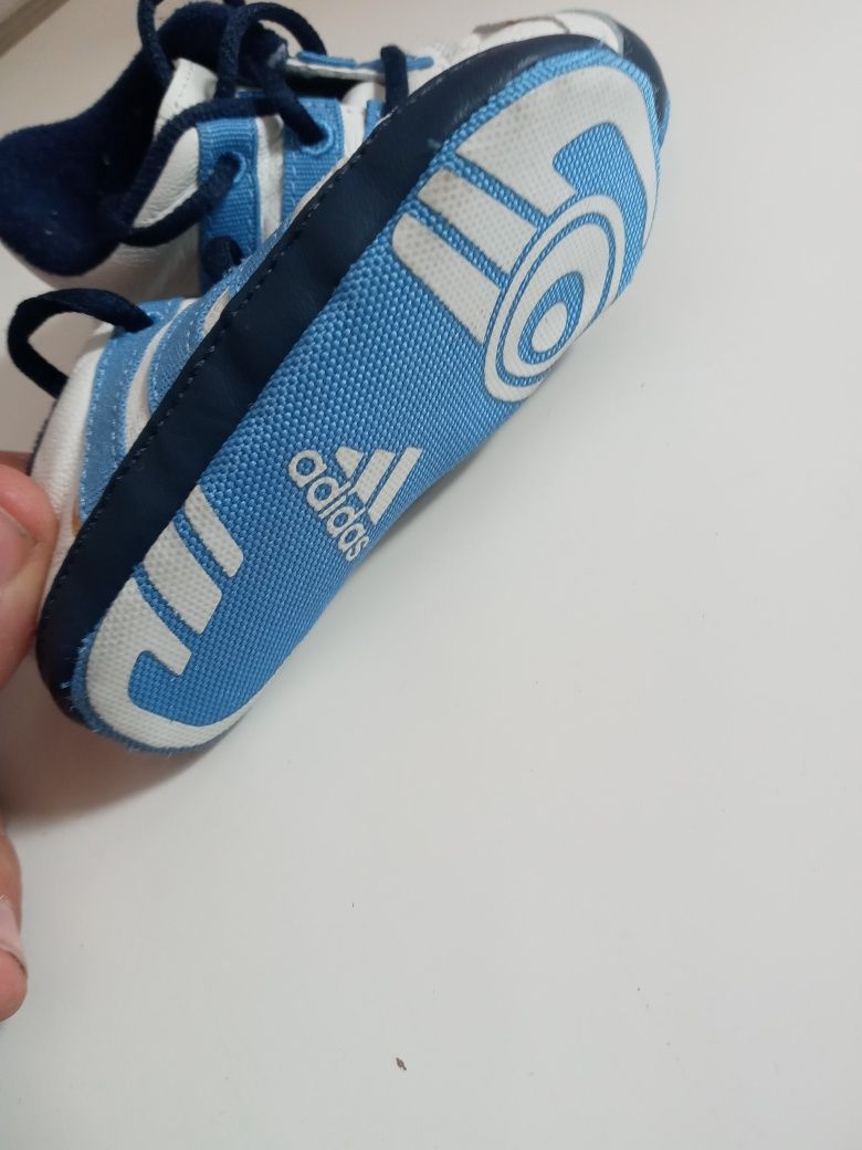 Buciki dziecięce adidas.