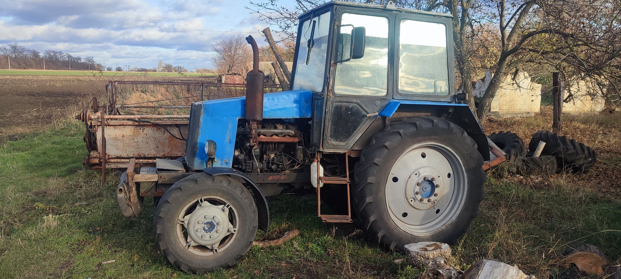 Продам трактор Т-40АМ, на ходу с документами + плуг.