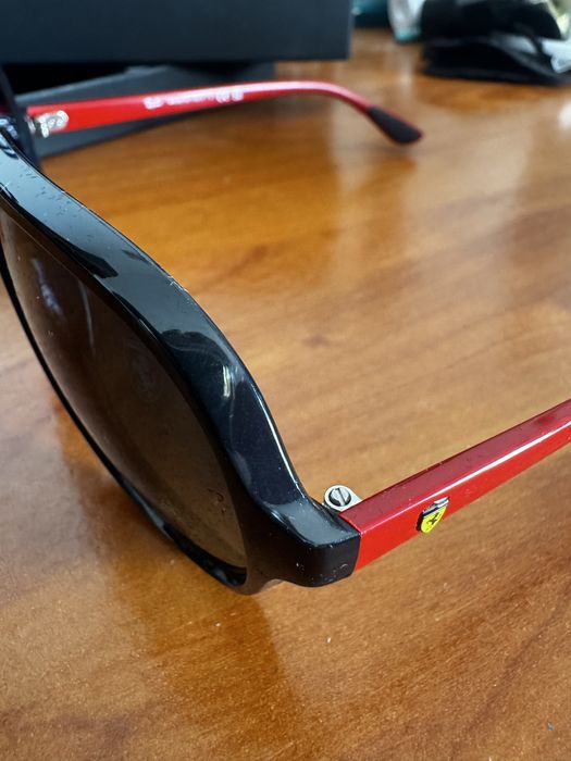 Oculos de sol ray ban ( ferrari )